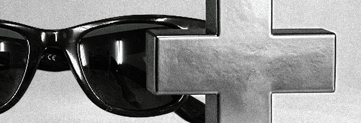 クロスヒンジのアイウェア